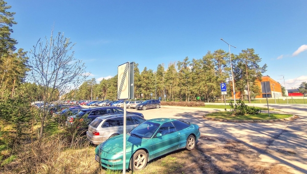 Kalmistuäärse metsatee parkimiskaos sai lahenduse